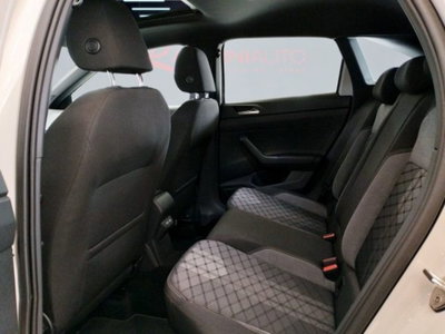 Volkswagen Taigo 1.0 tsi R-Line 115cv (16)
