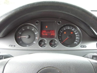 Volkswagen Passat Variant 1.6/102CV Trendline (4)