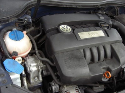 Volkswagen Passat Variant 1.6/102CV Trendline (7)