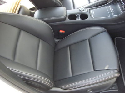 Mercedes-Benz GLA SUV 200 Premium (5)
