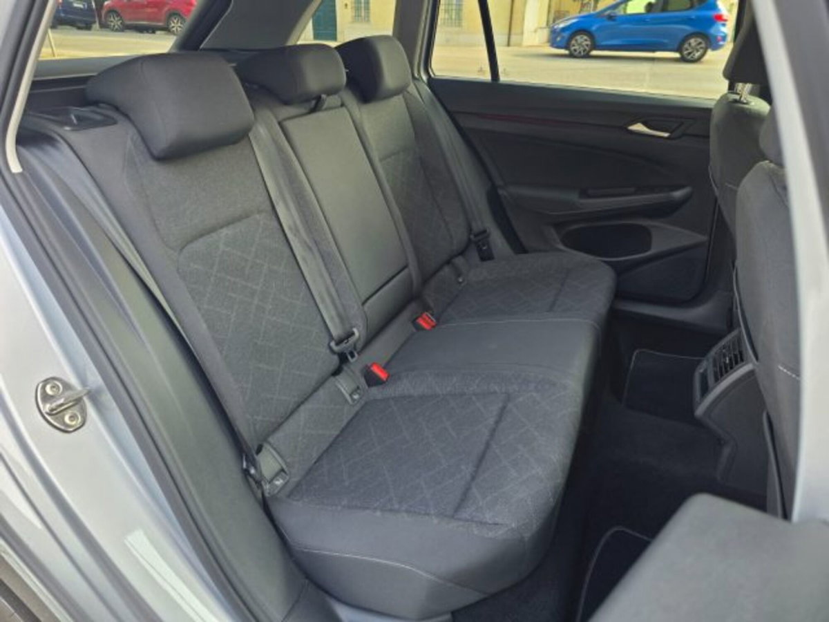 Volkswagen Golf Variant 2.0 tdi R-Line 150cv dsg (10)