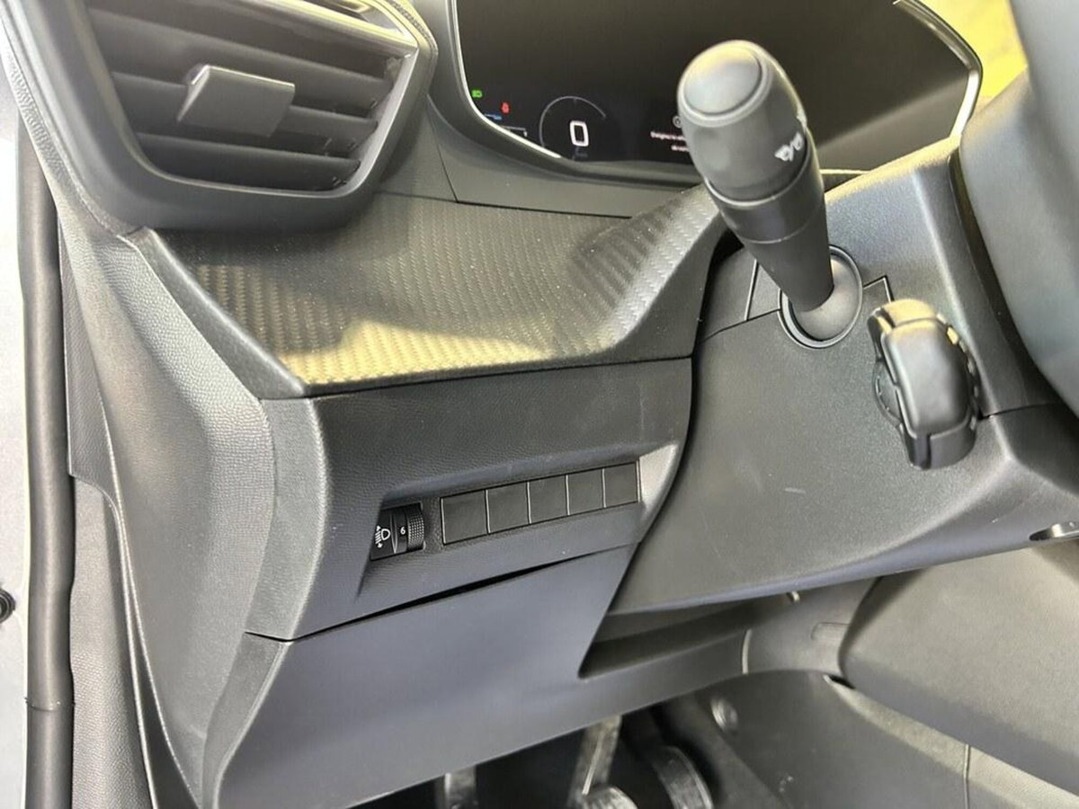 Peugeot 208 PureTech 100 Stop&Start 5 porte Allure (11)