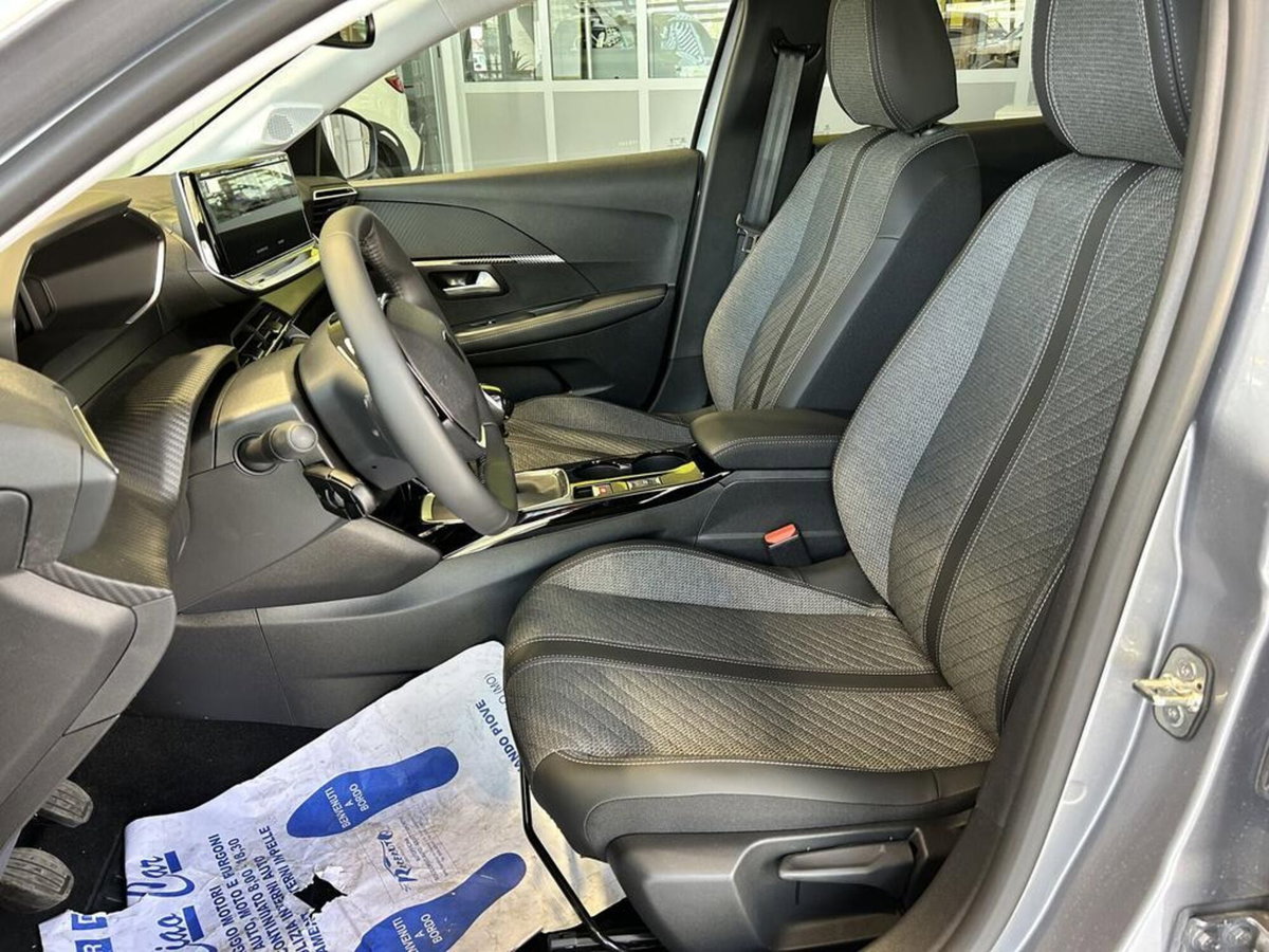 Peugeot 208 PureTech 100 Stop&Start 5 porte Allure (8)