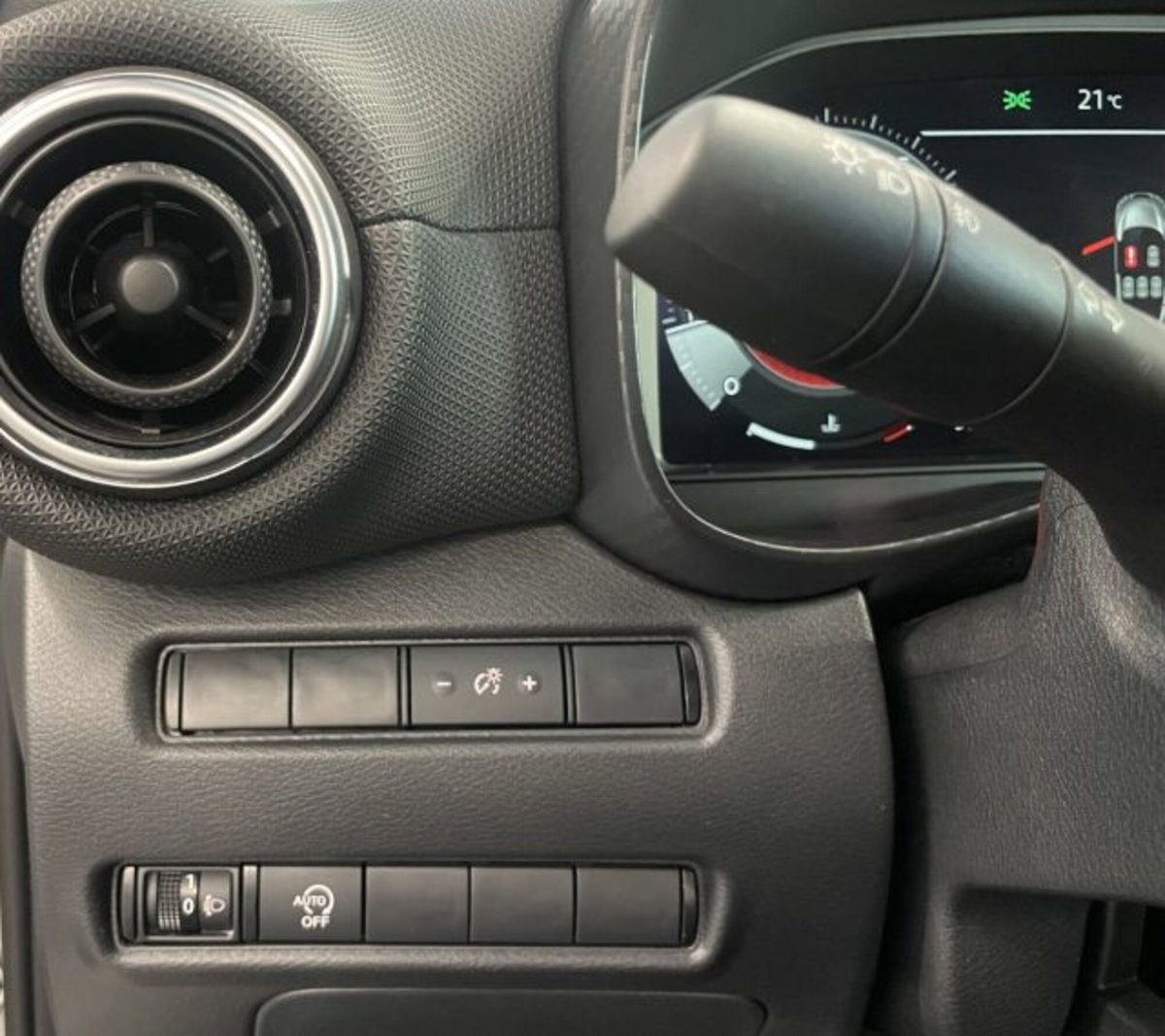 Nissan Juke 1.0 dig-t N-Connecta 114cv dct (3)
