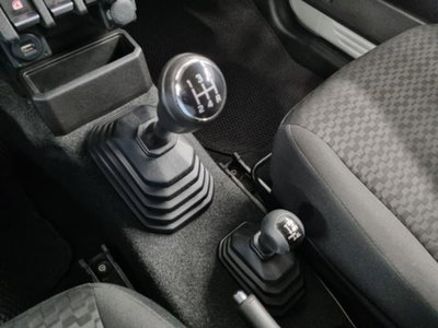 Suzuki Jimny 1.5 5MT Top (13)
