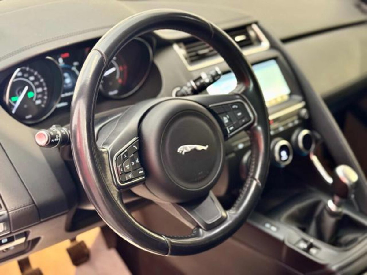 Jaguar E-Pace 2.0D 150 CV AWD R-Dynamic S (11)