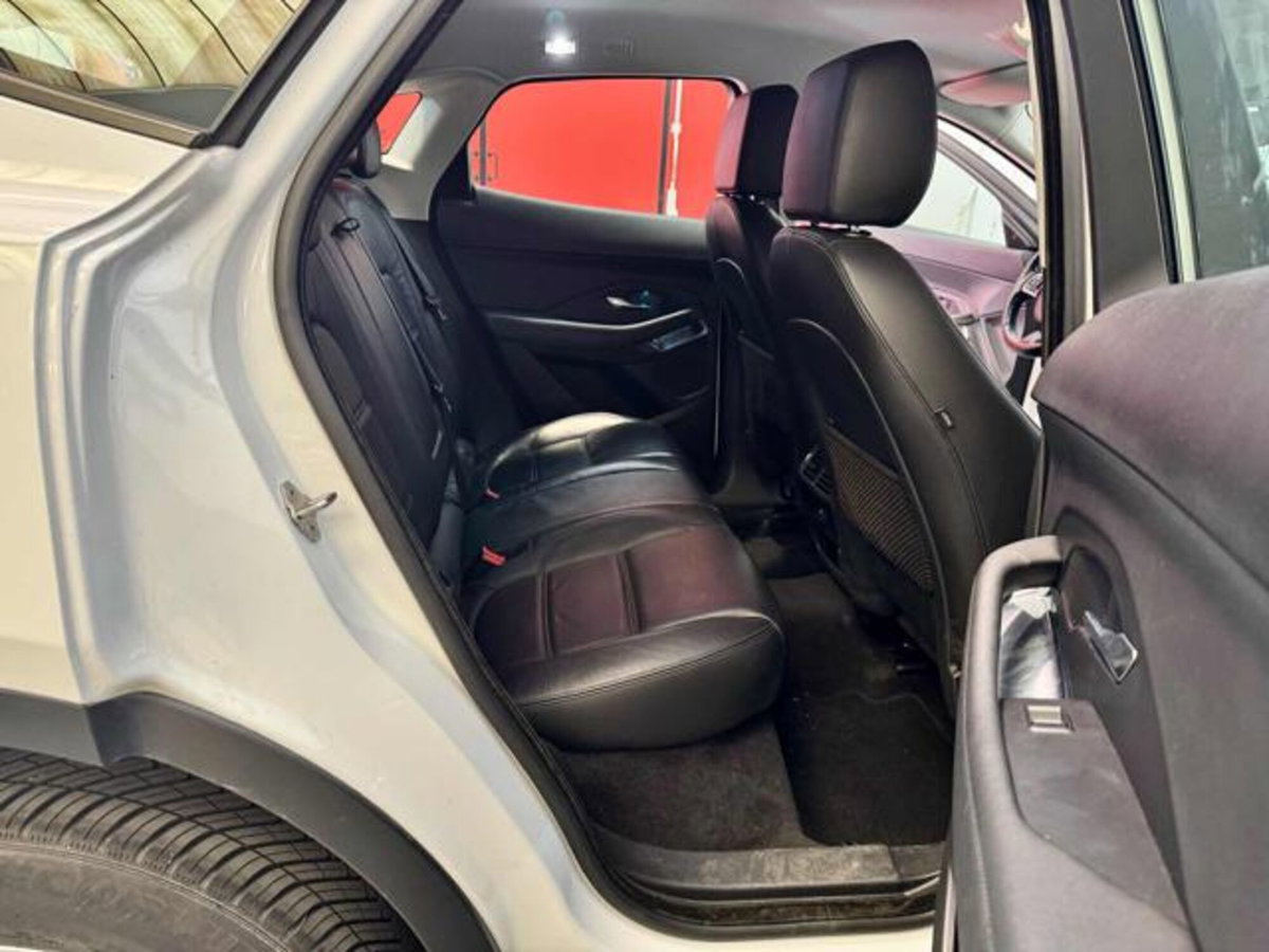 Jaguar E-Pace 2.0D 150 CV AWD R-Dynamic S (17)