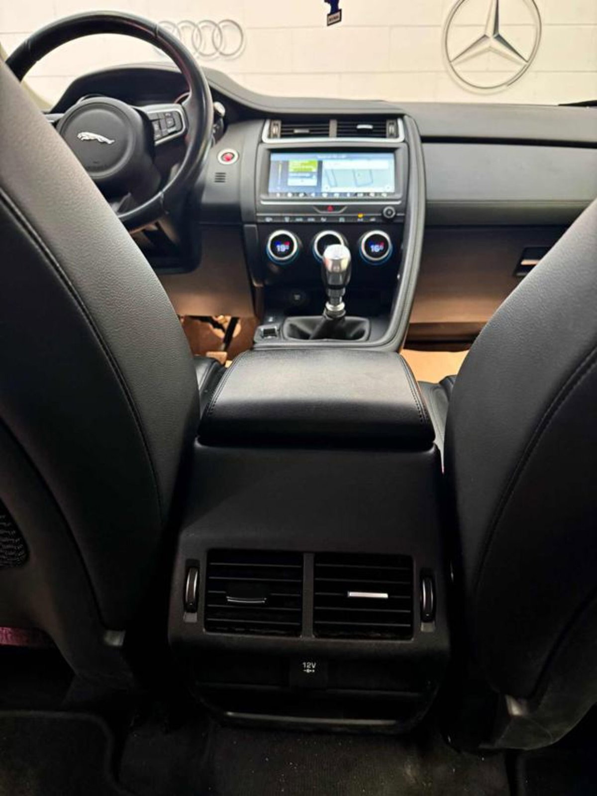Jaguar E-Pace 2.0D 150 CV AWD R-Dynamic S (18)