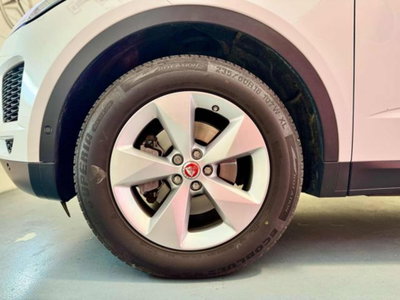 Jaguar E-Pace 2.0D 150 CV AWD R-Dynamic S (19)