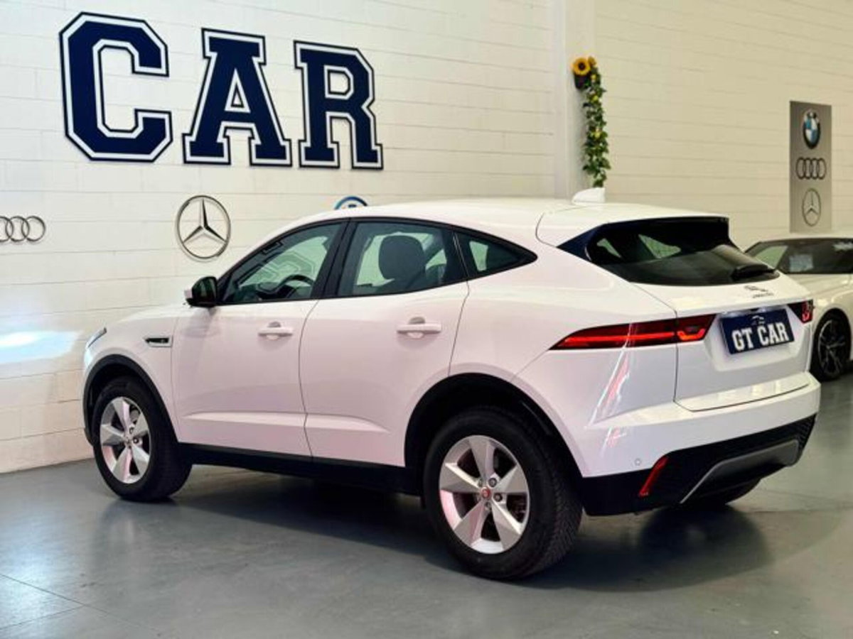 Jaguar E-Pace 2.0D 150 CV AWD R-Dynamic S (5)