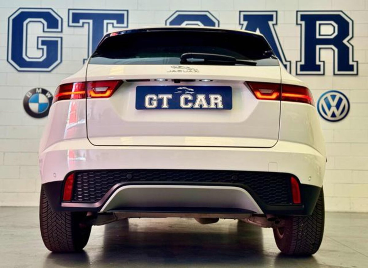 Jaguar E-Pace 2.0D 150 CV AWD R-Dynamic S (8)