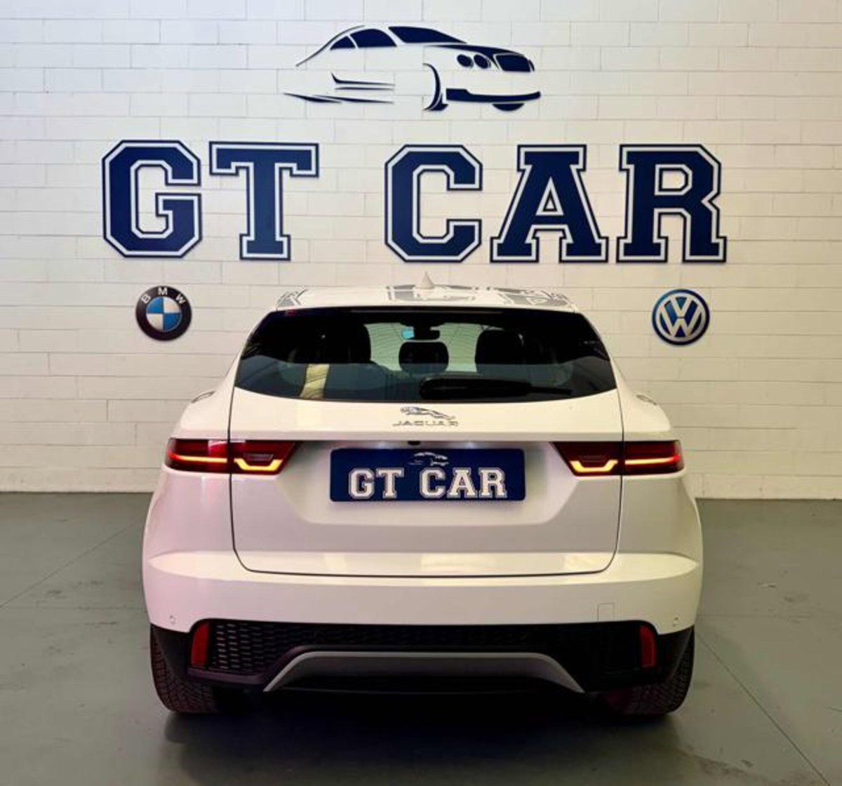 Jaguar E-Pace 2.0D 150 CV AWD R-Dynamic S (9)