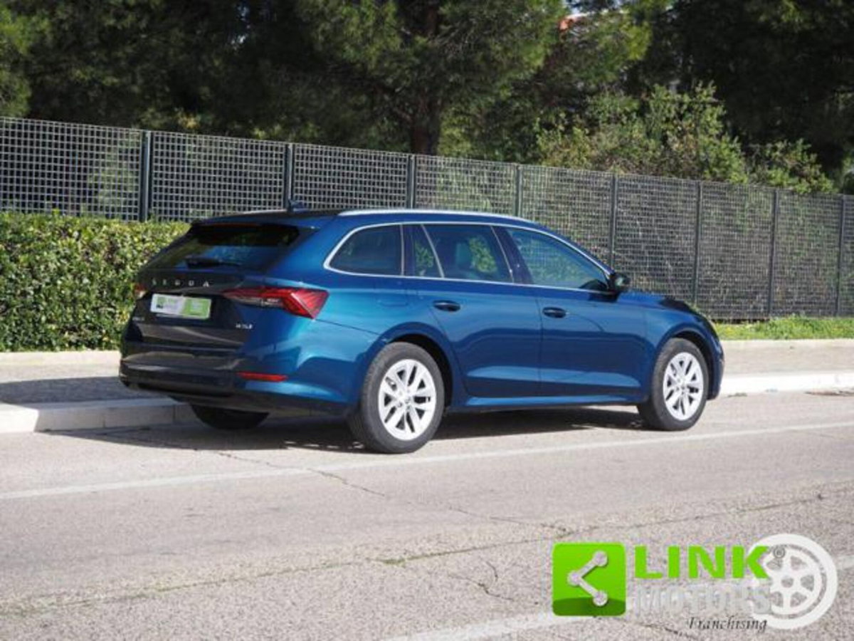 Skoda Octavia Station Wagon 1.5 G-TEC DSG Wagon Style (2)