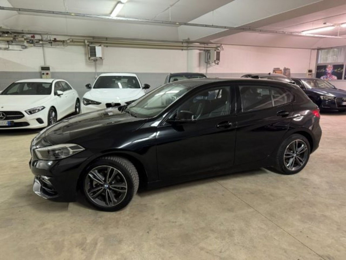 BMW Serie 1 116d 2.0 116CV cat 5 porte Attiva DPF (2)