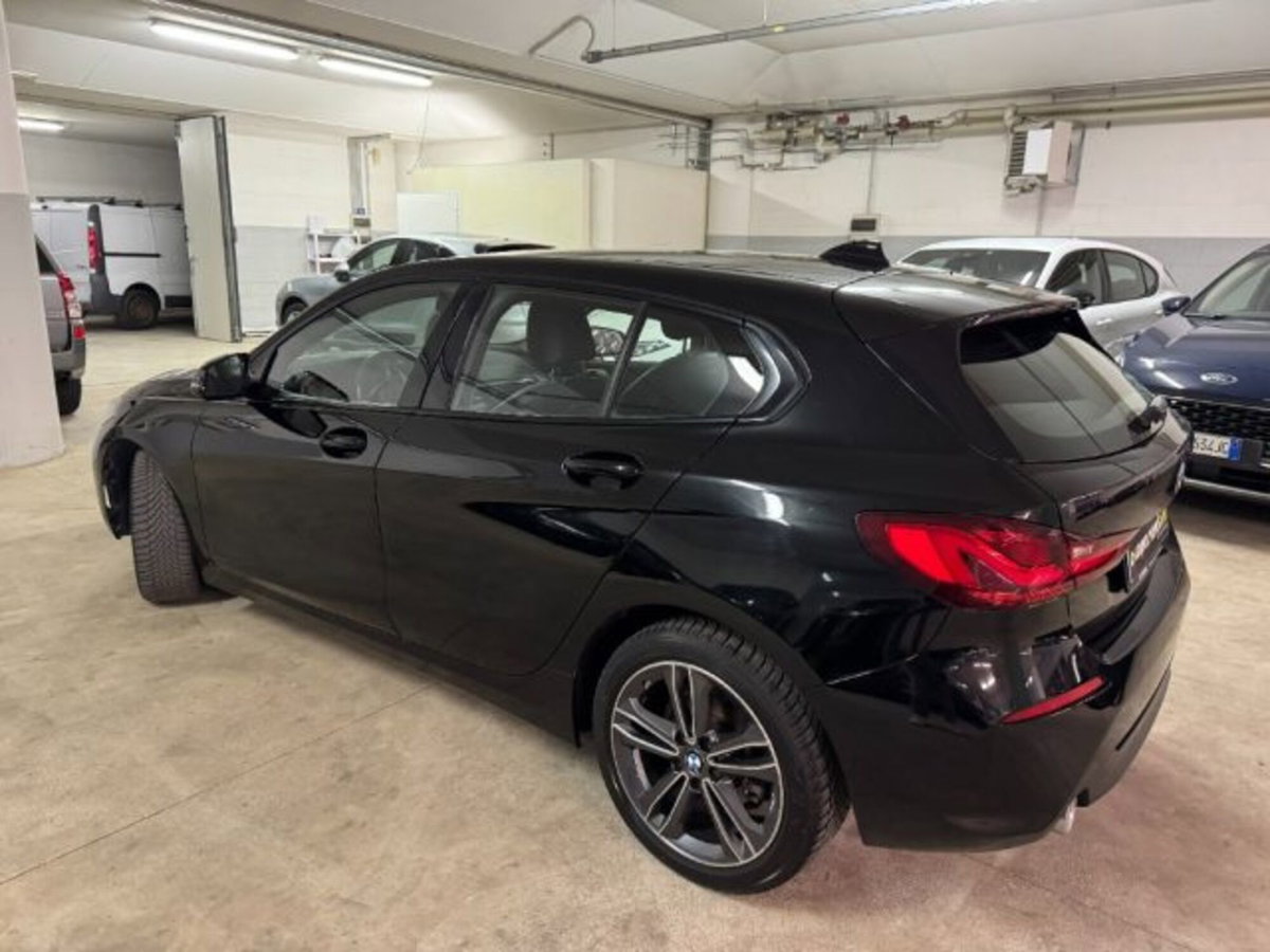BMW Serie 1 116d 2.0 116CV cat 5 porte Attiva DPF (5)