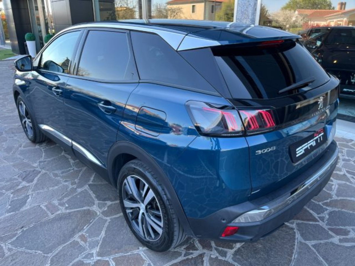 Peugeot 3008 Hybrid 225 e-EAT8 Allure (2)