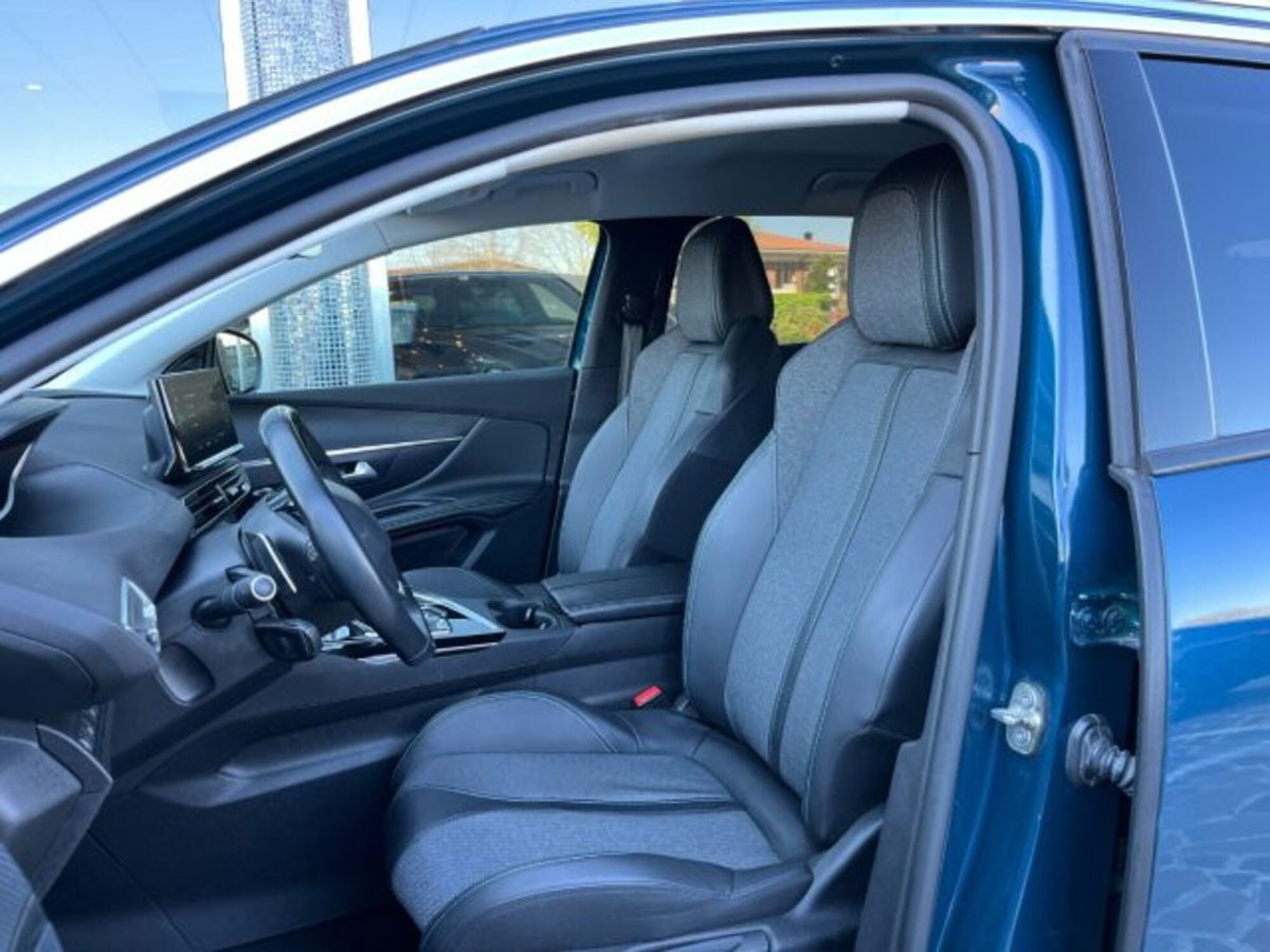 Peugeot 3008 Hybrid 225 e-EAT8 Allure (3)