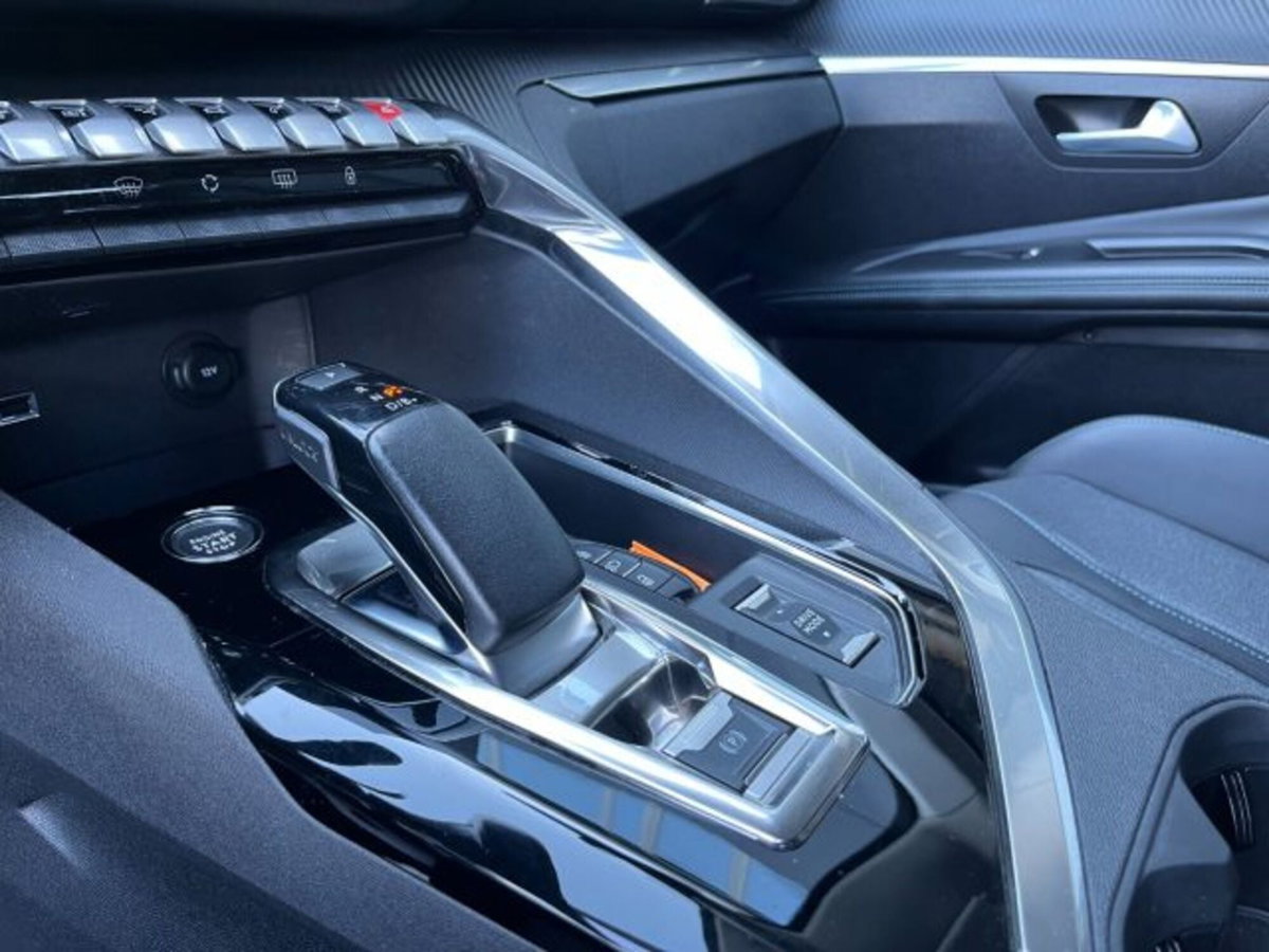 Peugeot 3008 Hybrid 225 e-EAT8 Allure (8)
