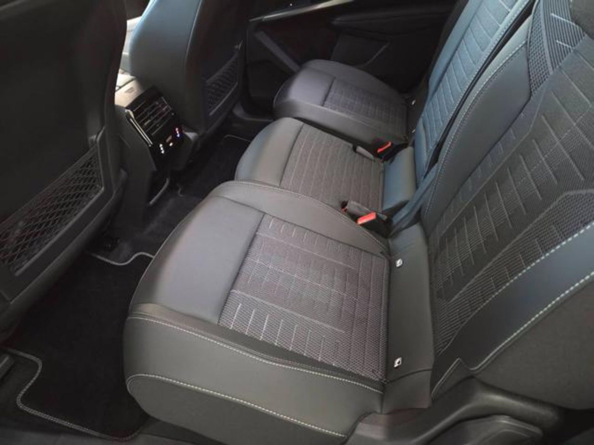 Peugeot 5008 1.2 hybrid GT 145cv 5p.ti e-dcs6 (6)