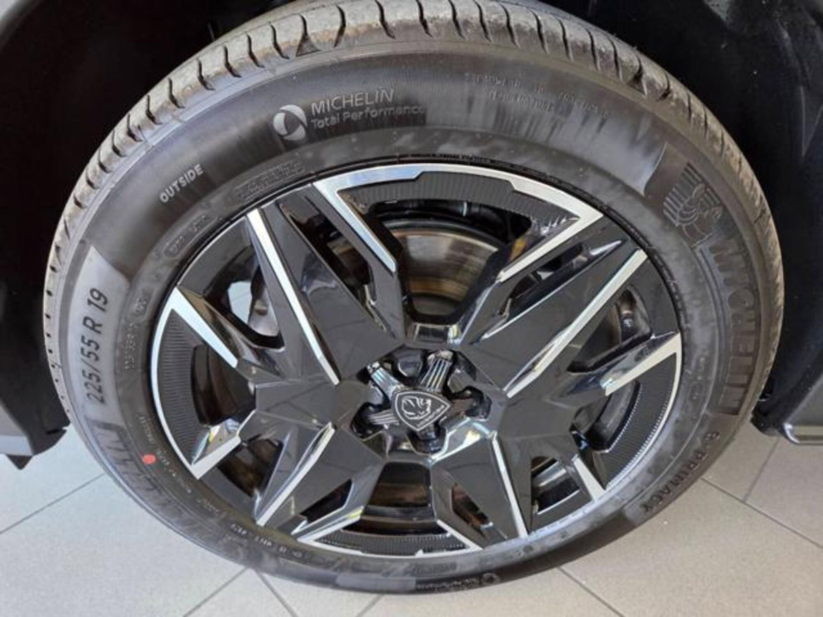 Peugeot 5008 1.2 hybrid GT 145cv 5p.ti e-dcs6 (7)