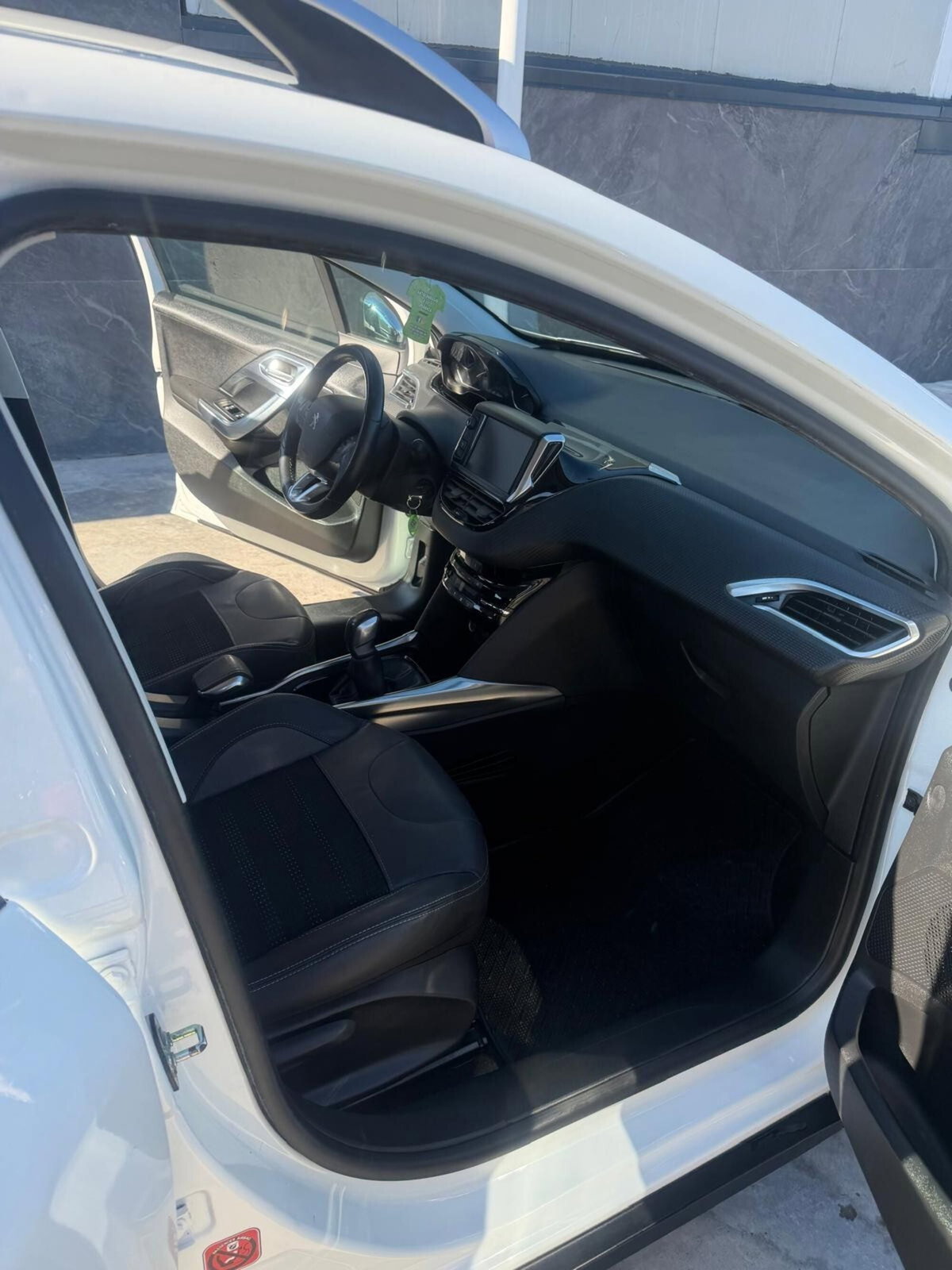Peugeot 2008 e-HDi 92 CV Stop&Start Allure (10)