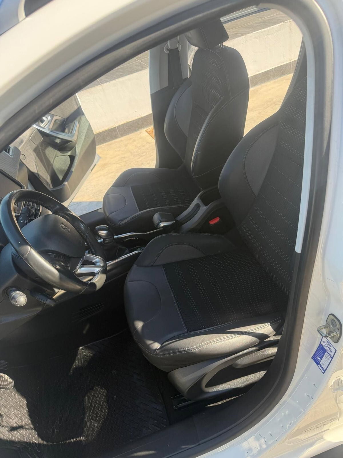 Peugeot 2008 e-HDi 92 CV Stop&Start Allure (13)