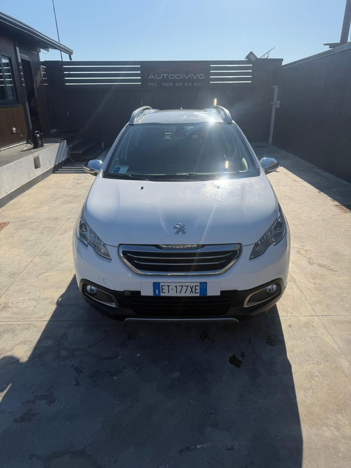 Peugeot 2008 e-HDi 92 CV Stop&Start Allure (2)