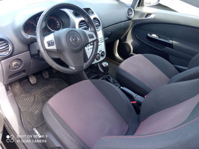 Opel Corsa 1.2 3 porte Sport (11)