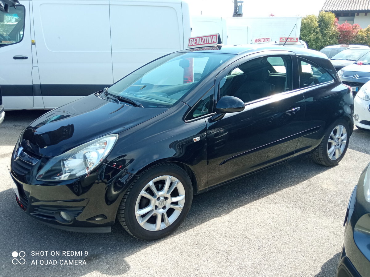 Opel Corsa 1.2 3 porte Sport (2)