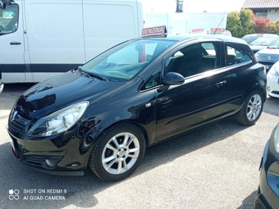 Opel Corsa 1.2 3 porte Sport (2)