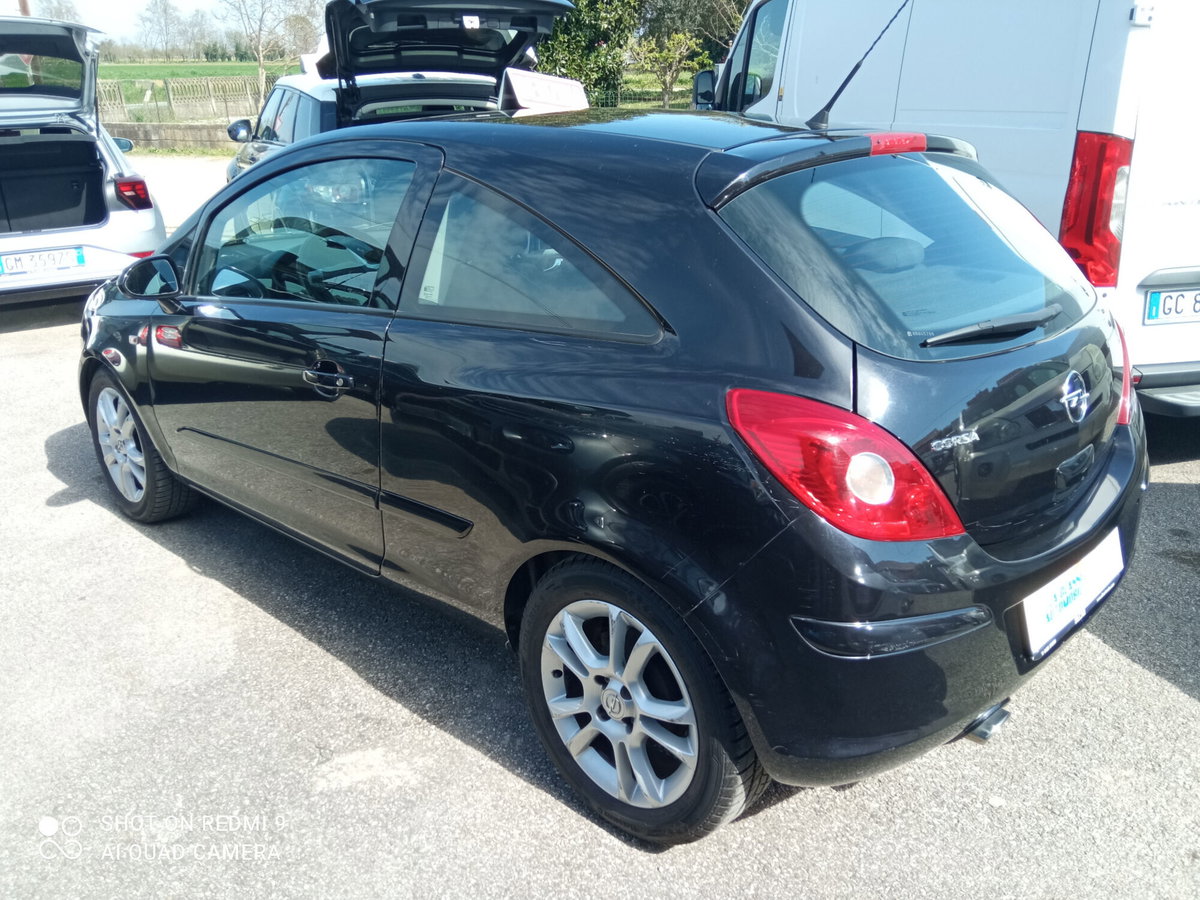 Opel Corsa 1.2 3 porte Sport (4)