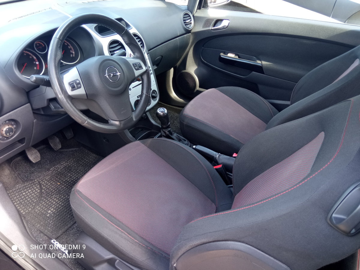 Opel Corsa 1.2 3 porte Sport (8)