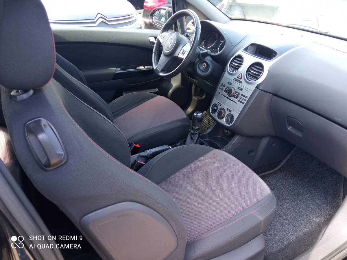Opel Corsa 1.2 3 porte Sport (9)