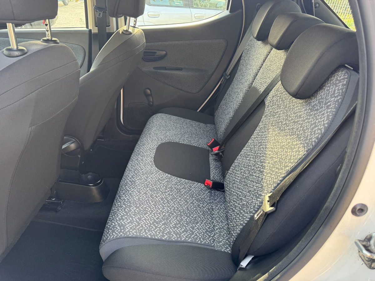 Lancia Ypsilon 1.2 69 CV 5 porte GPL Ecochic Gold (16)