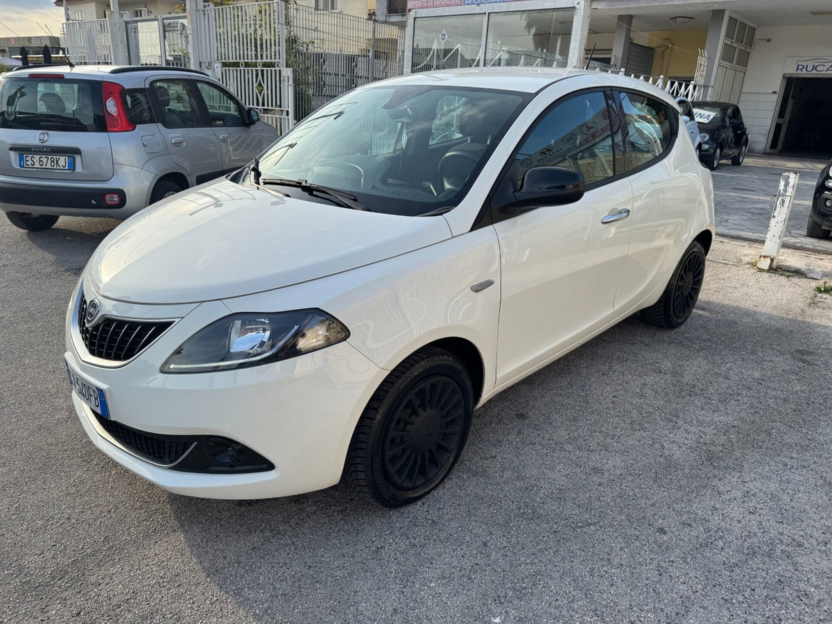 Lancia Ypsilon 1.2 69 CV 5 porte GPL Ecochic Gold (4)