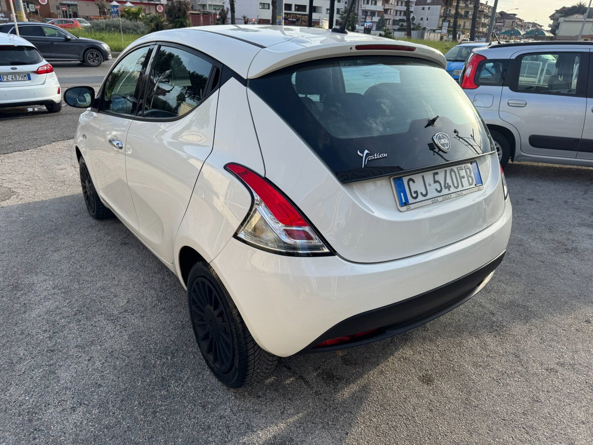 Lancia Ypsilon 1.2 69 CV 5 porte GPL Ecochic Gold (5)