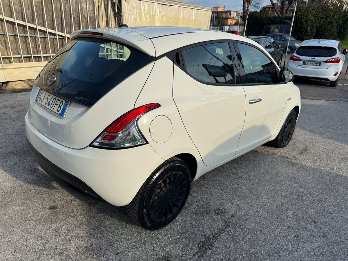 Lancia Ypsilon 1.2 69 CV 5 porte GPL Ecochic Gold (6)