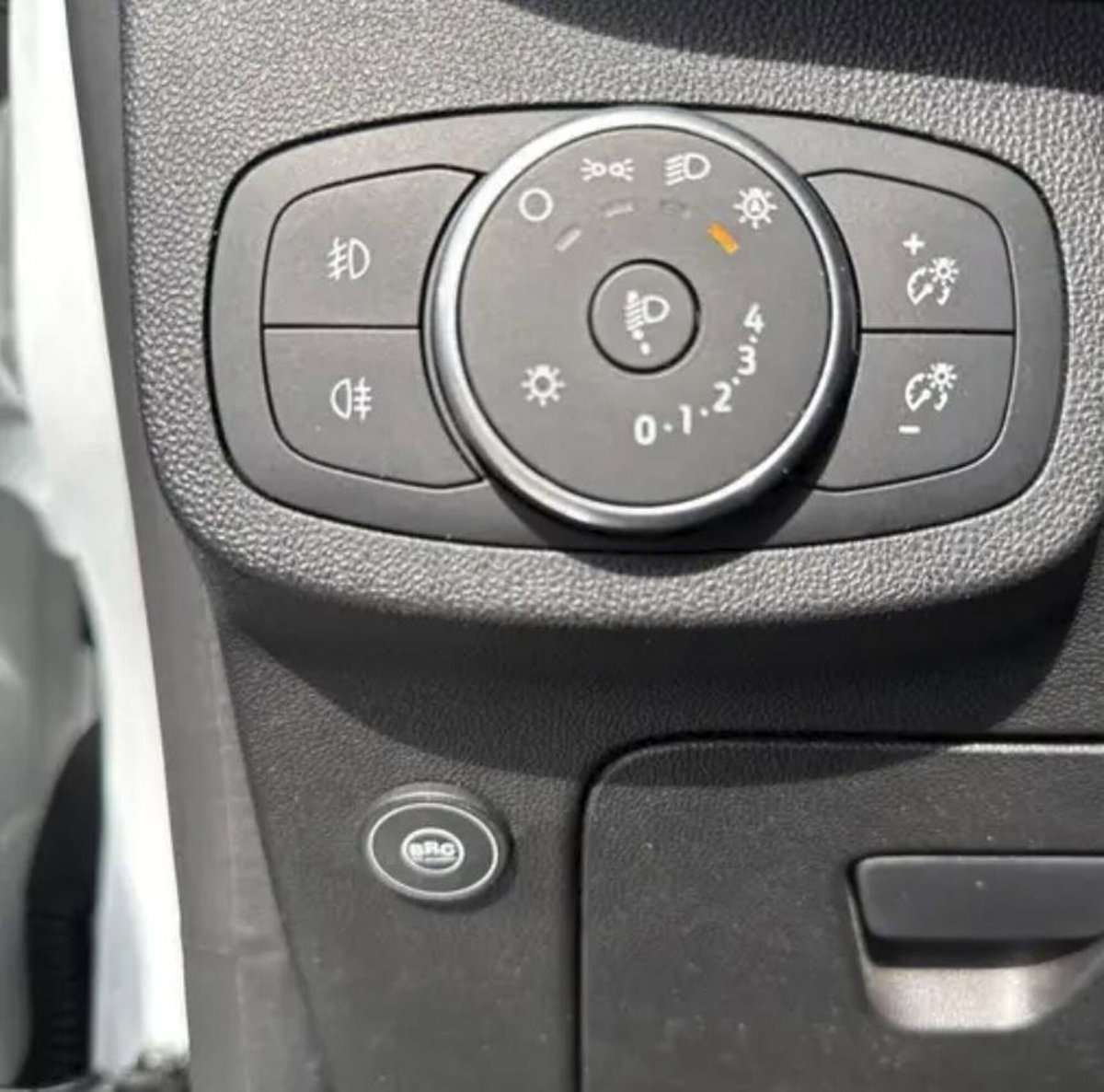 Ford Fiesta 1.1 85 CV 5 porte Titanium (14)