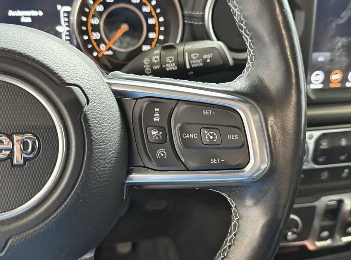 Jeep Wrangler 2.0 Turbo Sahara (15)