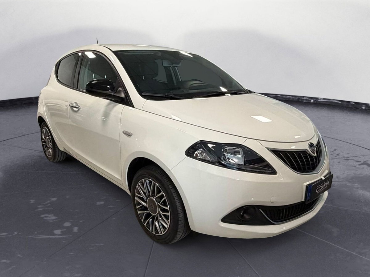 Lancia Ypsilon 1.0 FireFly 5 porte S&S Hybrid Gold Plus (2)