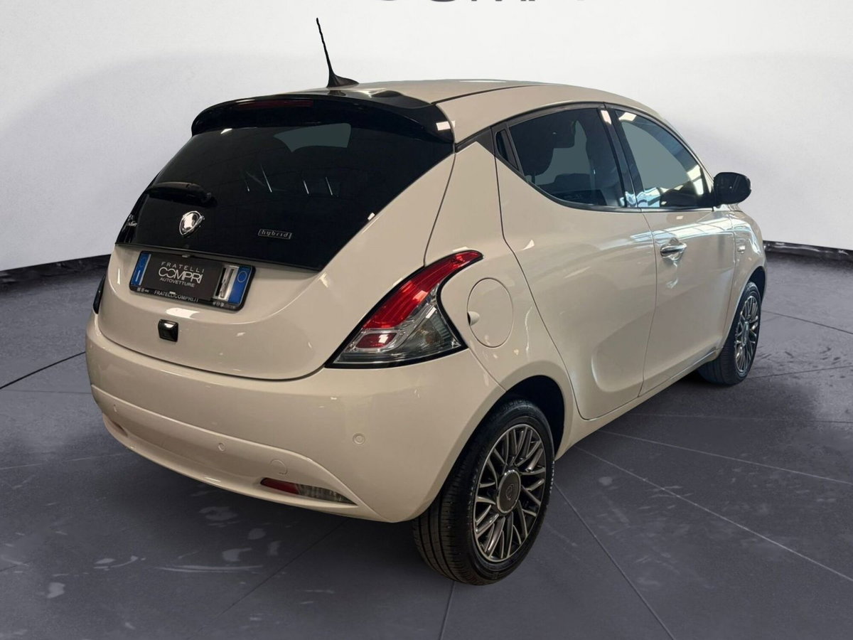 Lancia Ypsilon 1.0 FireFly 5 porte S&S Hybrid Gold Plus (3)