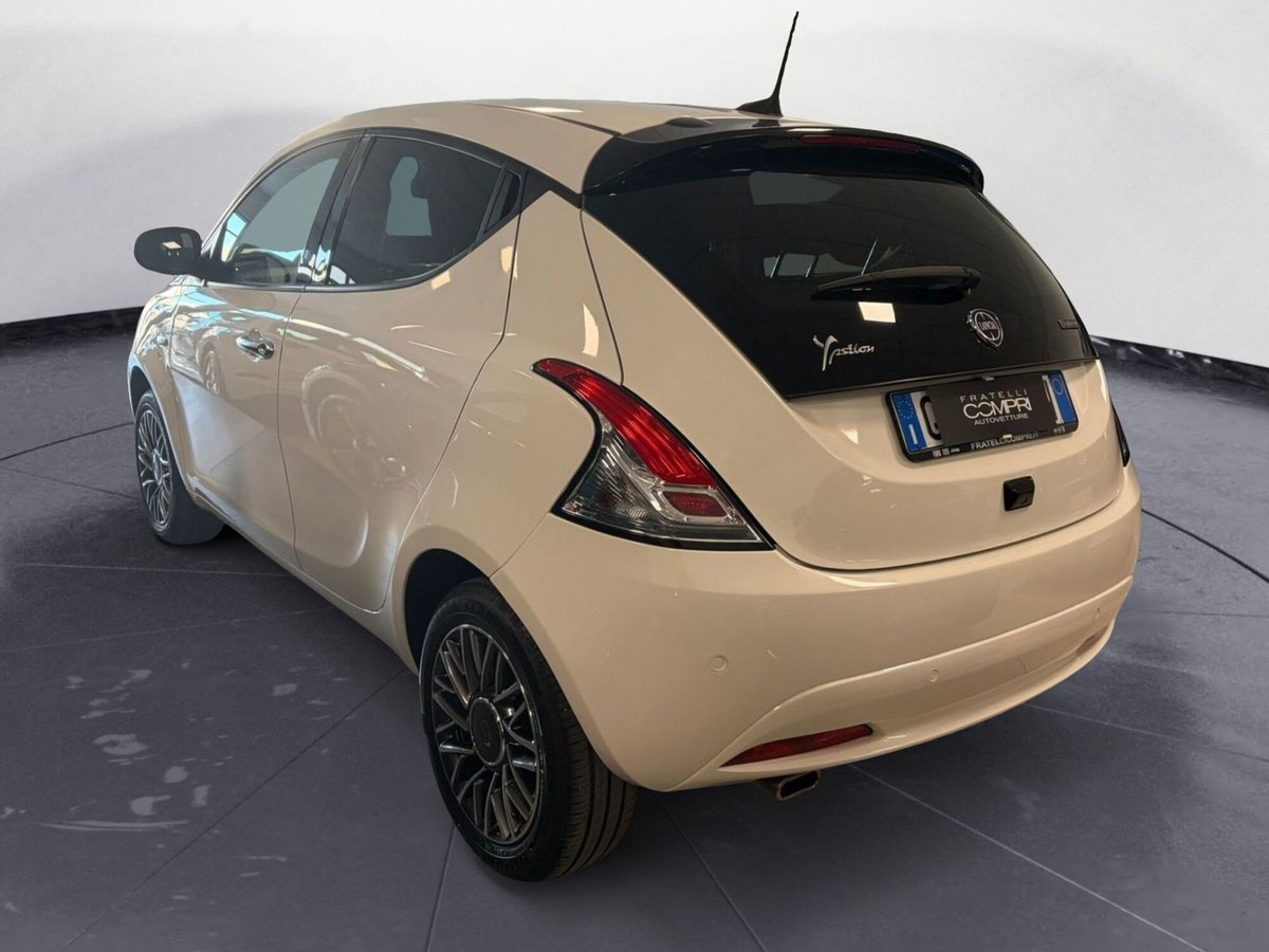 Lancia Ypsilon 1.0 FireFly 5 porte S&S Hybrid Gold Plus (4)