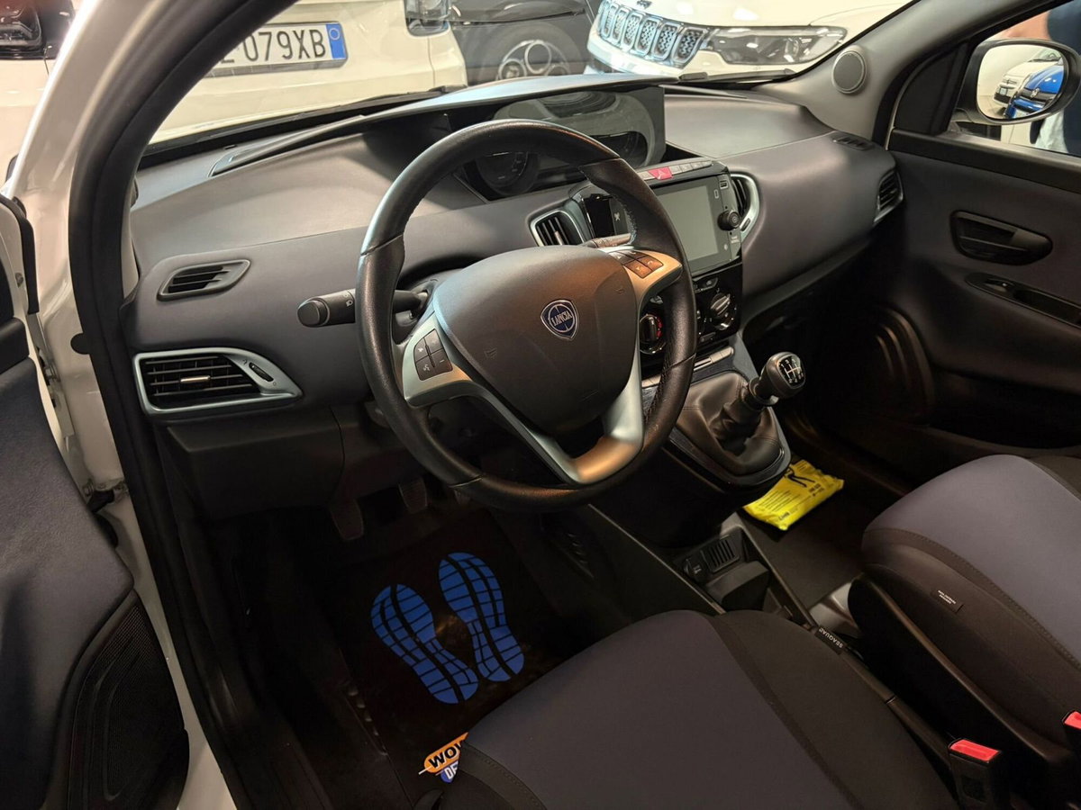 Lancia Ypsilon 1.0 FireFly 5 porte S&S Hybrid Gold Plus (7)