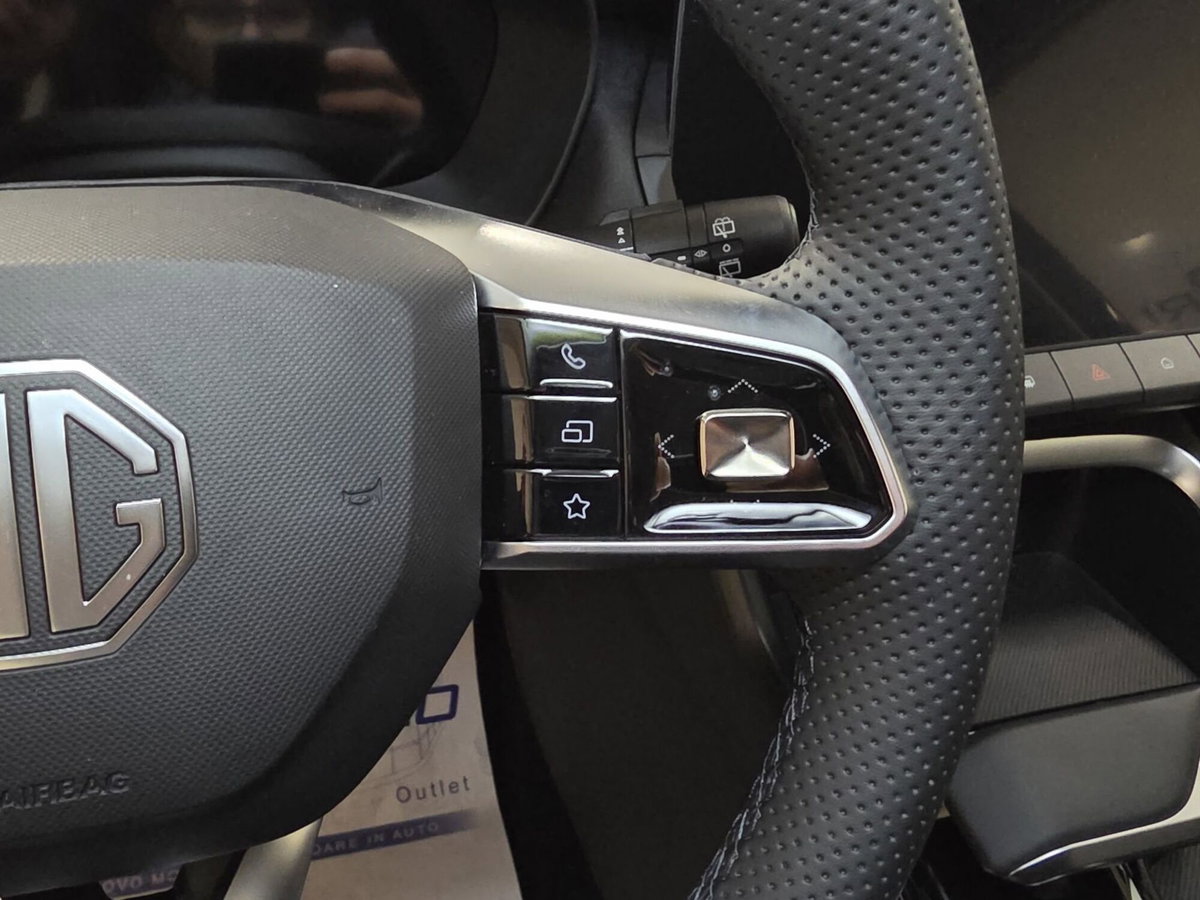 Mg ZS 1.5 hybrid+ Comfort auto (14)