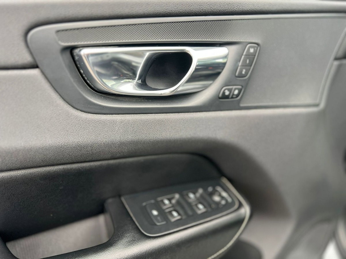 Volvo XC60 D4 Geartronic R-design (7)
