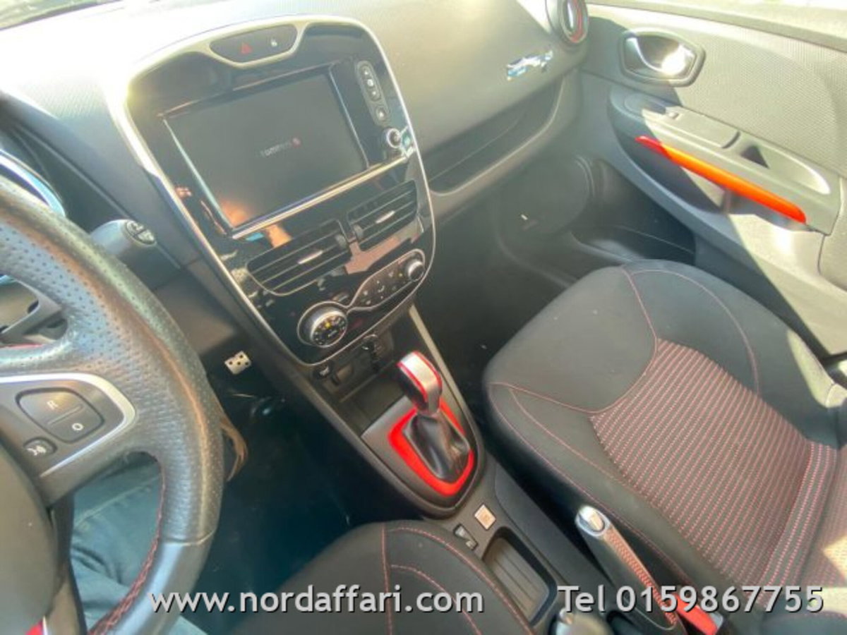 Renault Clio TCe 220CV EDC 5 porte Energy R.S. Trophy (10)