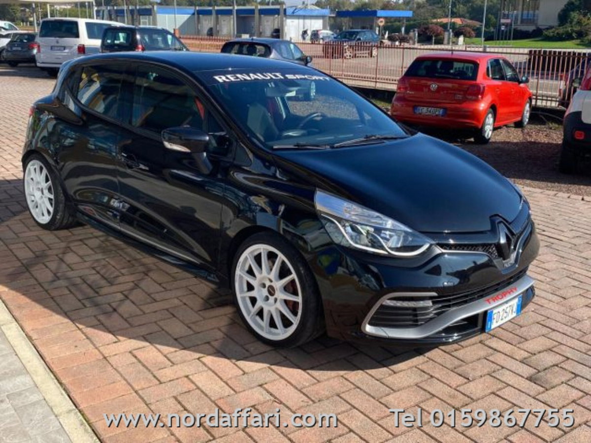 Renault Clio TCe 220CV EDC 5 porte Energy R.S. Trophy (2)