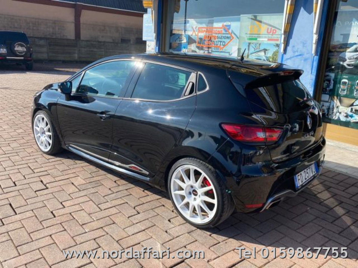 Renault Clio TCe 220CV EDC 5 porte Energy R.S. Trophy (3)