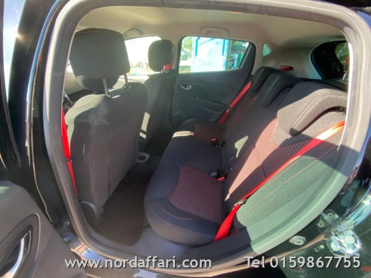 Renault Clio TCe 220CV EDC 5 porte Energy R.S. Trophy (4)
