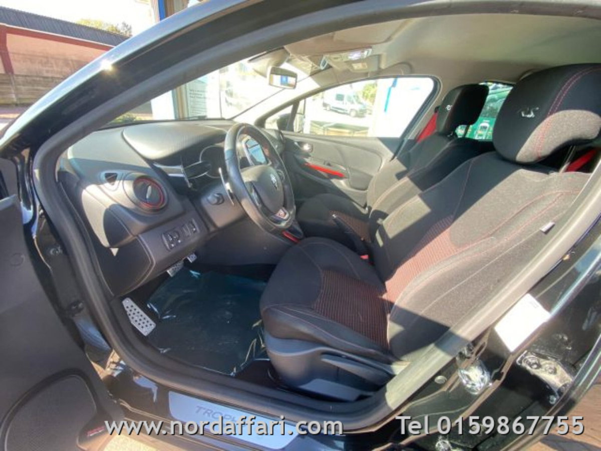 Renault Clio TCe 220CV EDC 5 porte Energy R.S. Trophy (7)